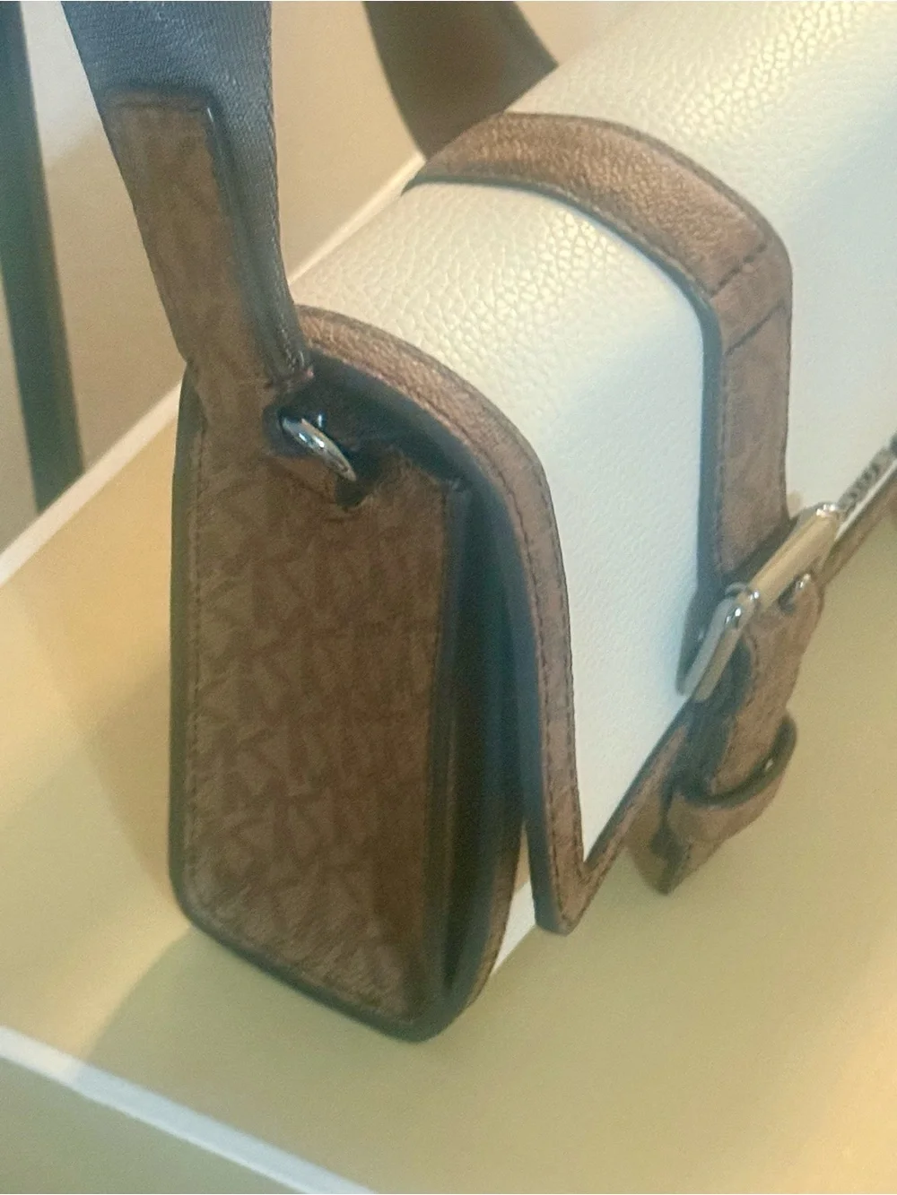 Michael Kors Jet Set Messenger Bag – Unisex Cream/Brown Leather